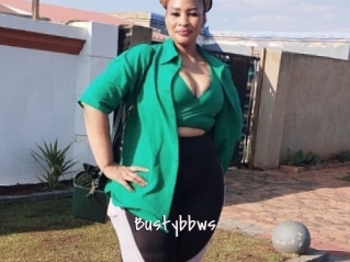 bustybbws Commando Sexy