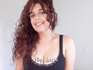 Ellyredcurls