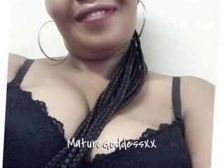 MatureGoddessXX Commando Sexy