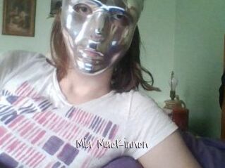 Mia_MacKinnon