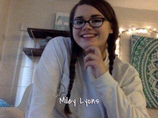 Miley_Lyons Commando Sexy