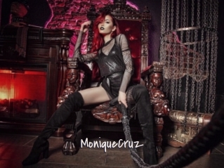 MoniqueCruz Commando Sexy