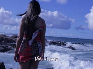 Mia_stone18
