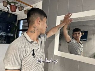 mikeluckyx Commando Sexy