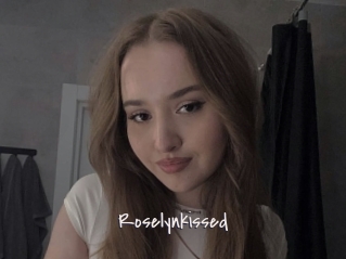 Roselynkissed