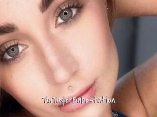 TiaTaylorBabestation