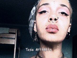 Toxic_artifakts